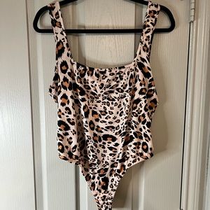 Square beck sleeveless bodysuit